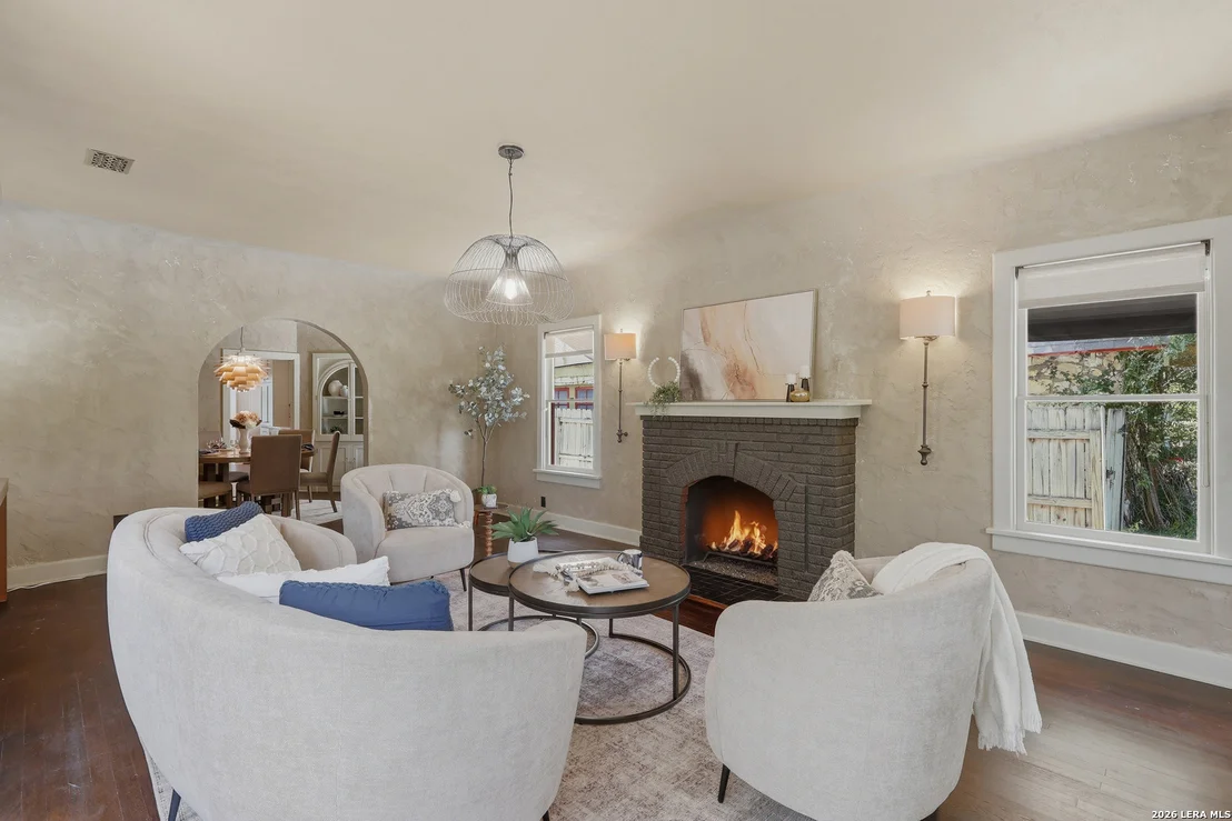 Photo of 218 NORTH DR