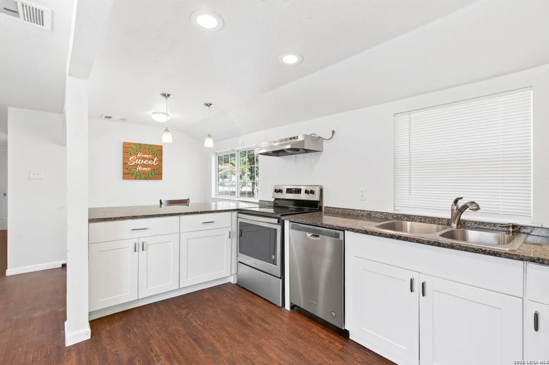 Photo of 363 W ANSLEY BLVD