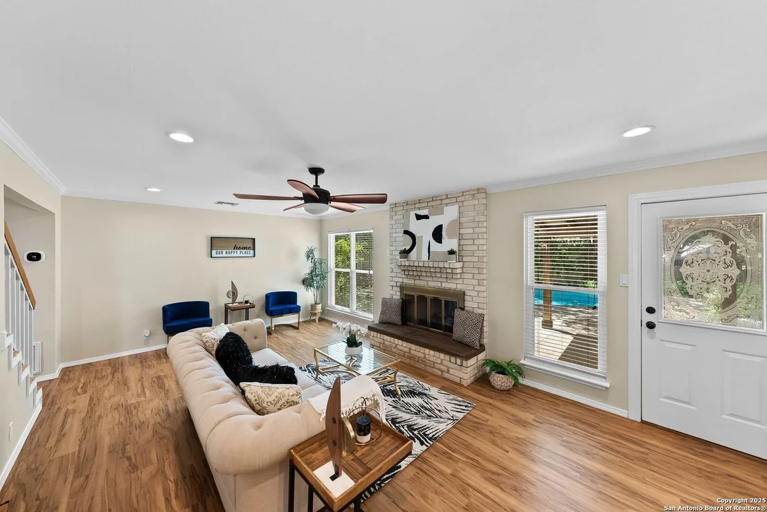 Photo of 15251 Oak Spring