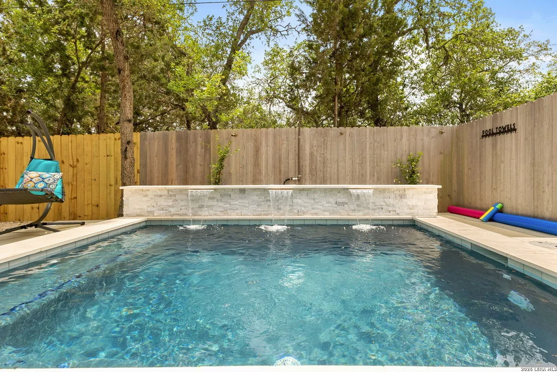 Photo of 143 MOUNTAINVIEW DR