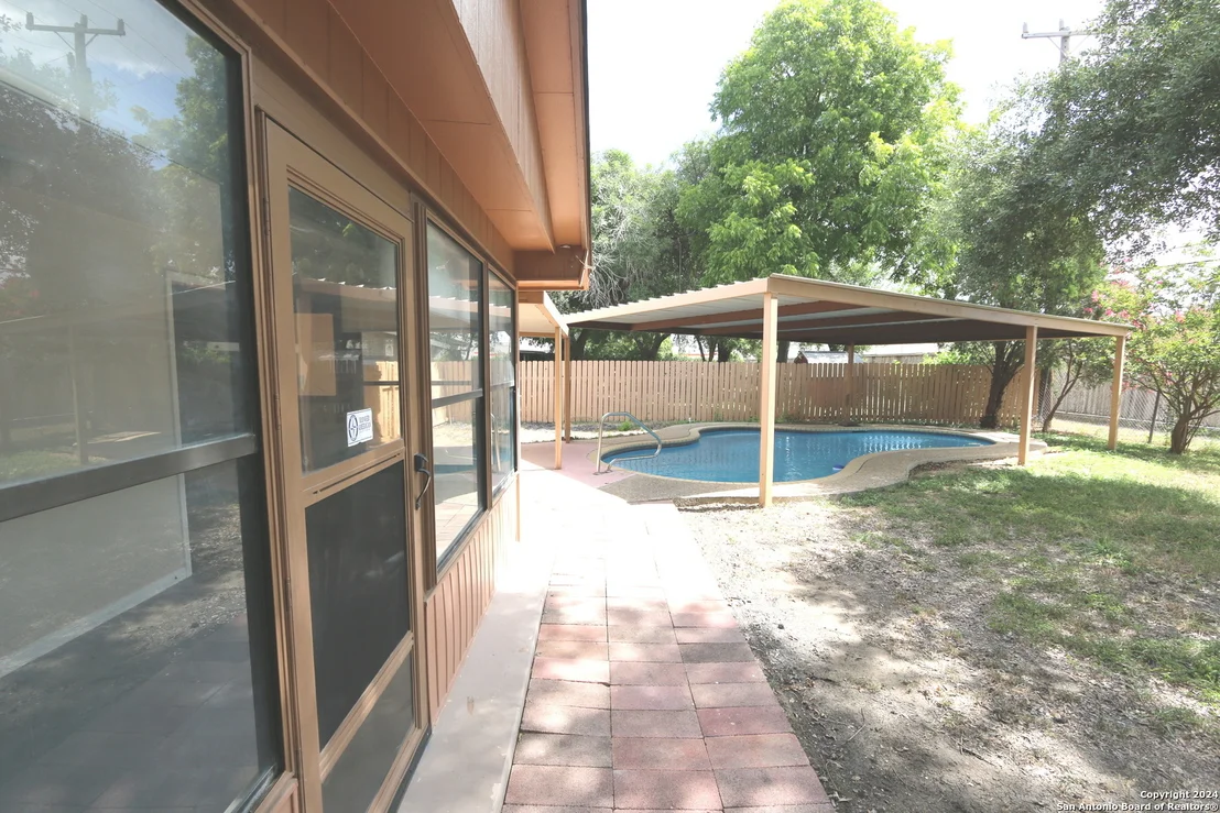 Photo of 5621 GALEWIND DR