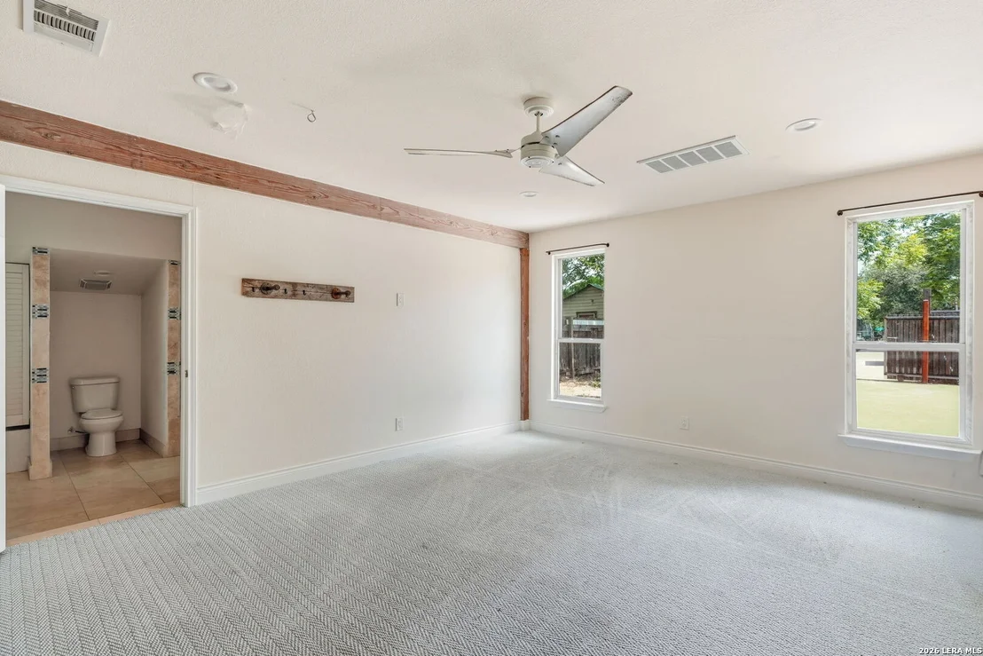 Photo of 606 E AUSTIN ST