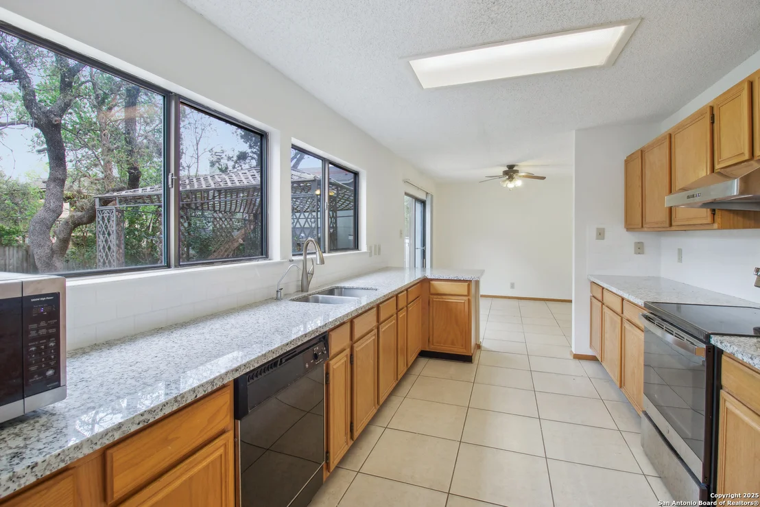 Photo of 7611 Wood Bluff