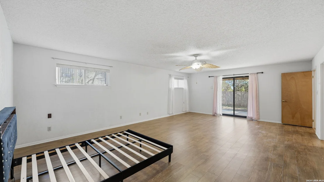 Photo of 132 W Outer Dr