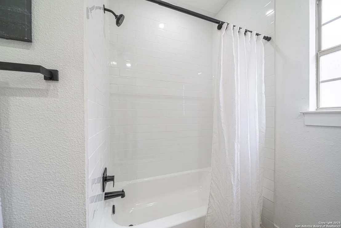 Photo of 122 PALM CIR