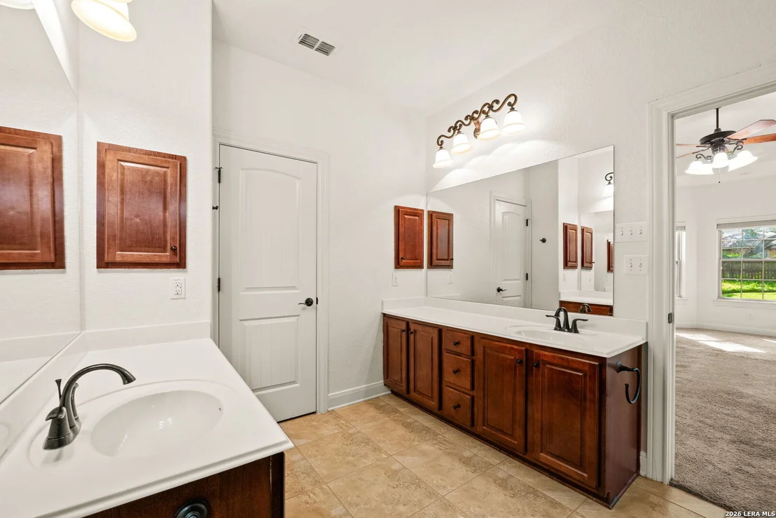 Photo of 221 WINDSOR DR