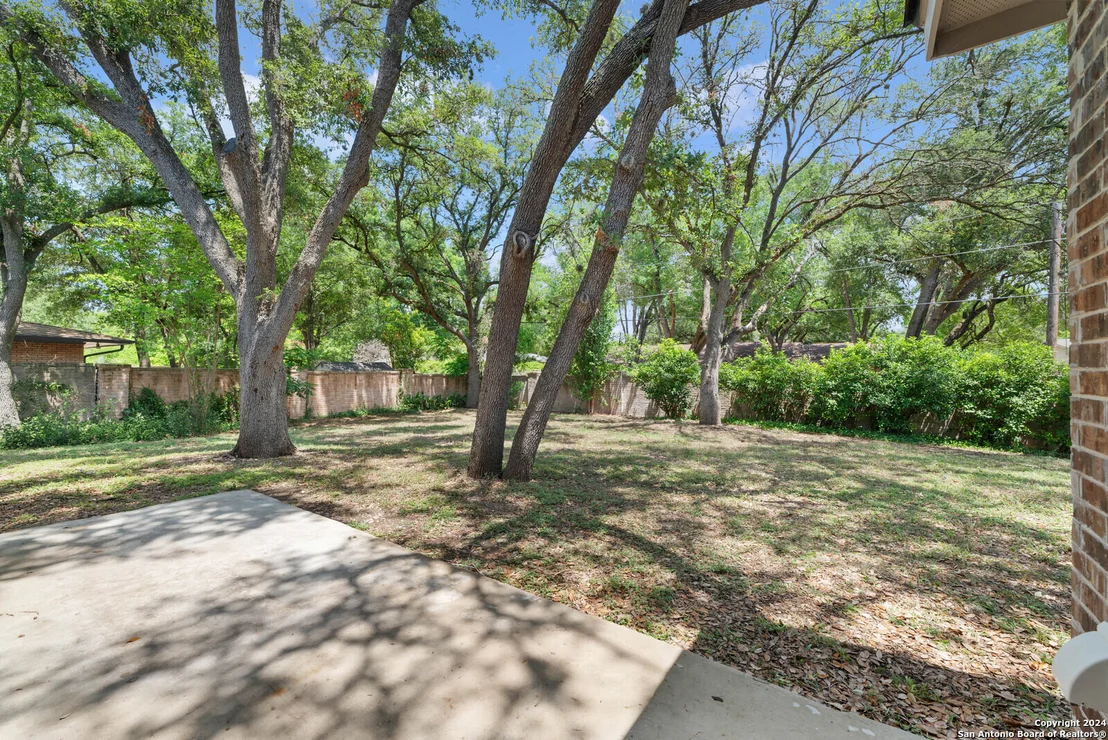 Photo of 210 GLENTOWER DR