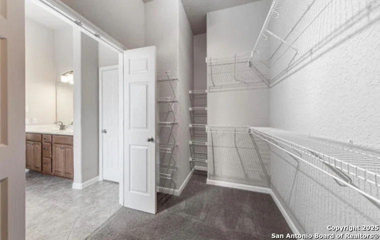 Photo of 1210 Magellan