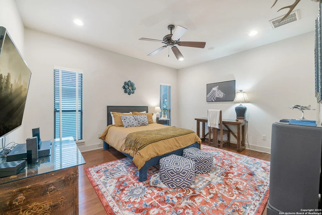 Photo of 8 Benchwood Cir
