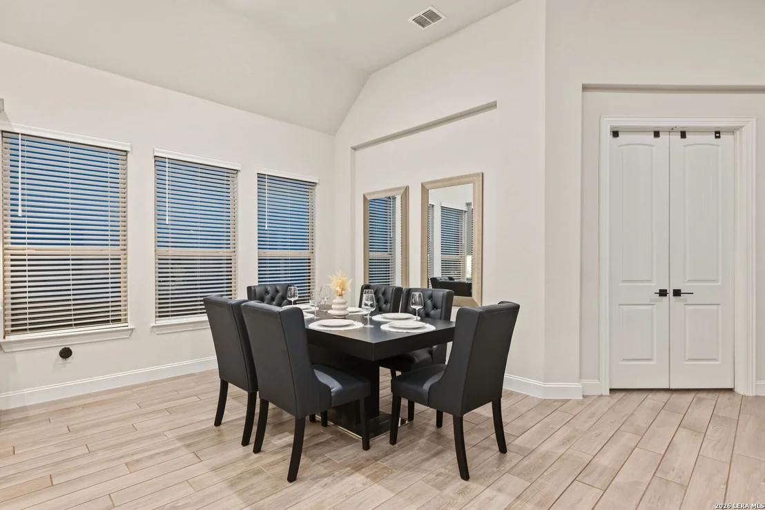 Photo of 122 HUNTWICK DR