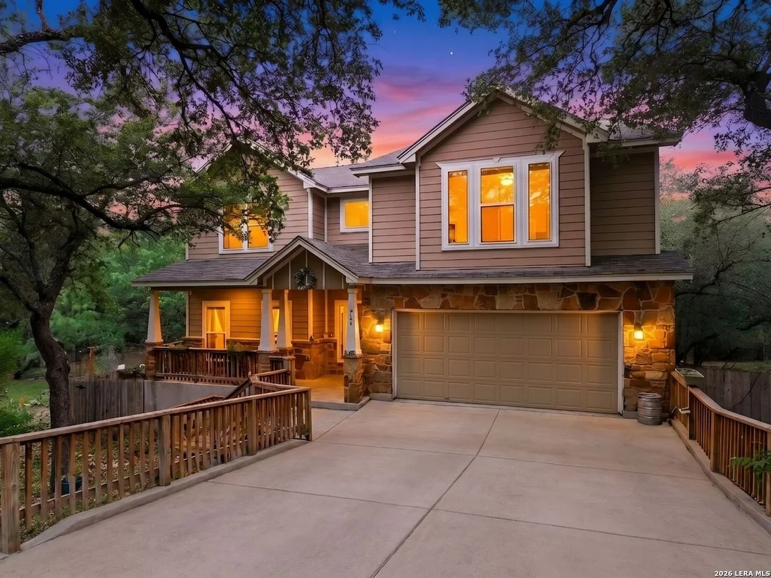 Photo of 703 STABLE GLEN DR