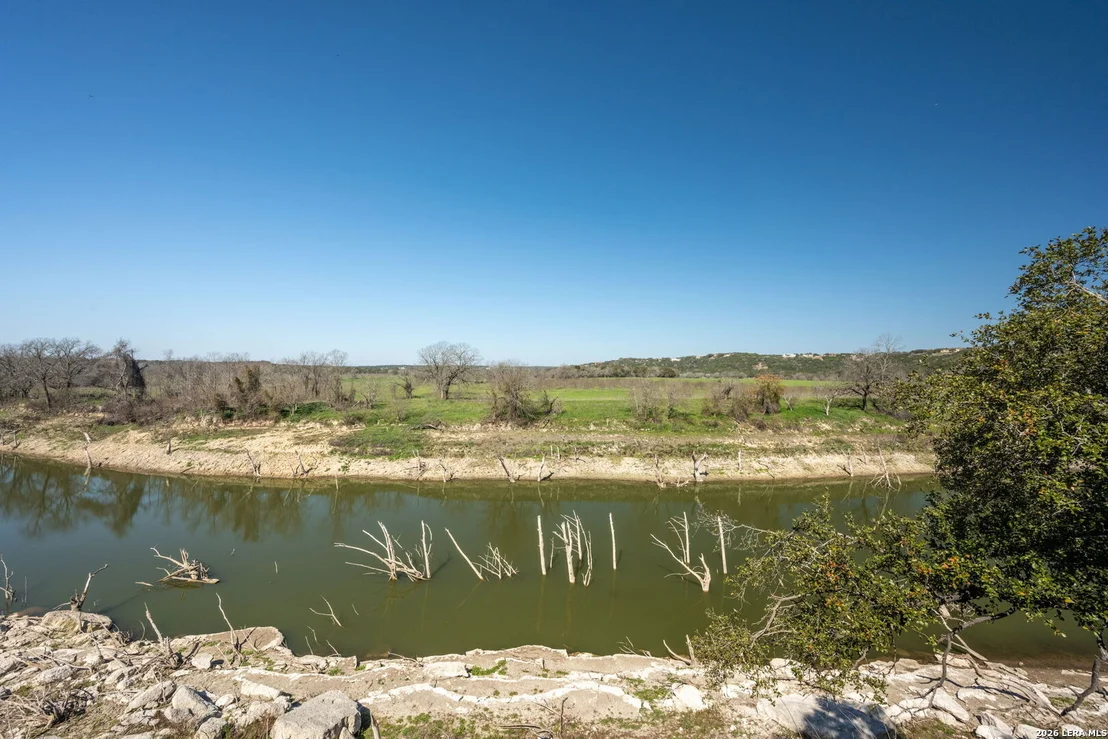 Photo of 365 RIVER CLIFF PL
