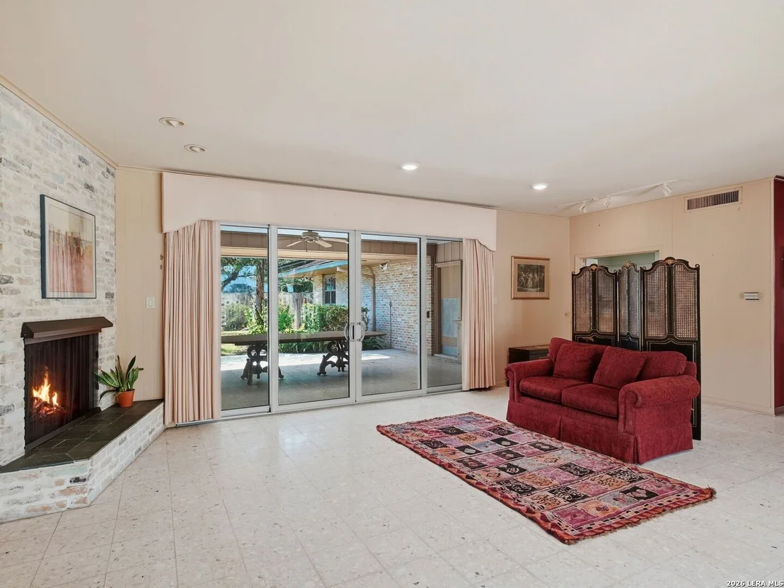 Photo of 122 LABURNUM DR