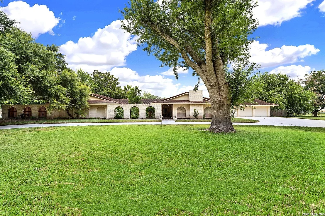 Photo of 5 AUGUSTA DR