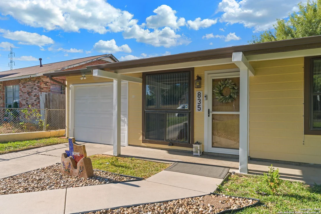 Photo of 835 BOULDER DR