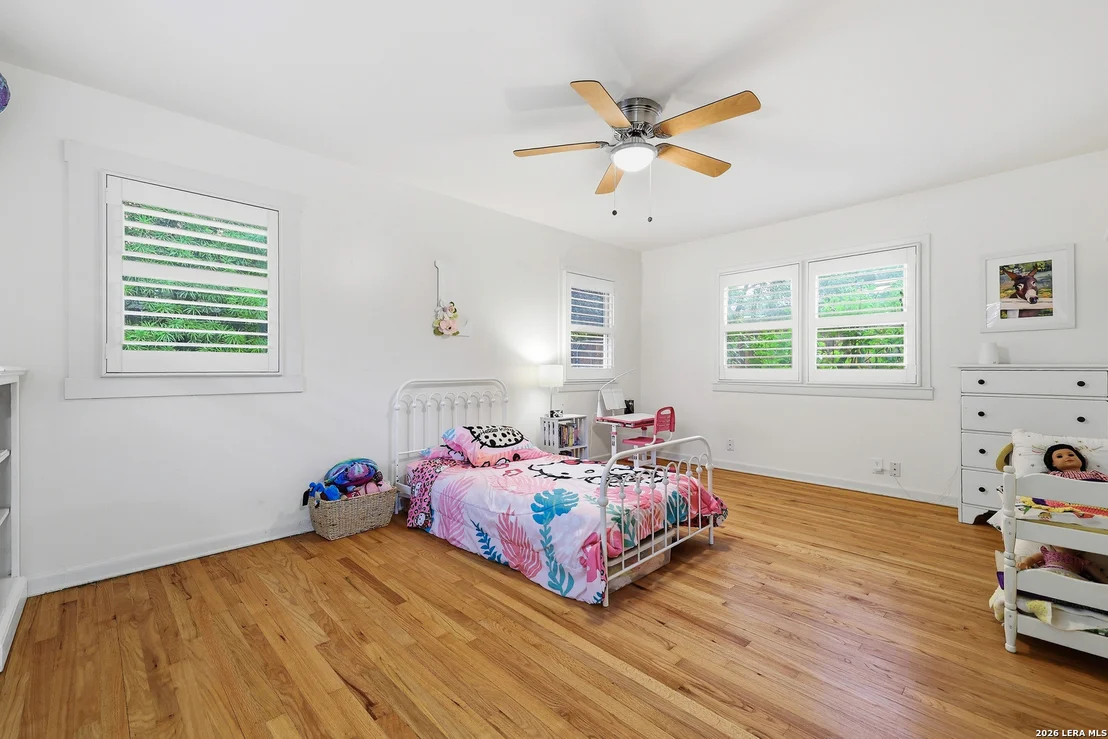 Photo of 326 Burnside Dr