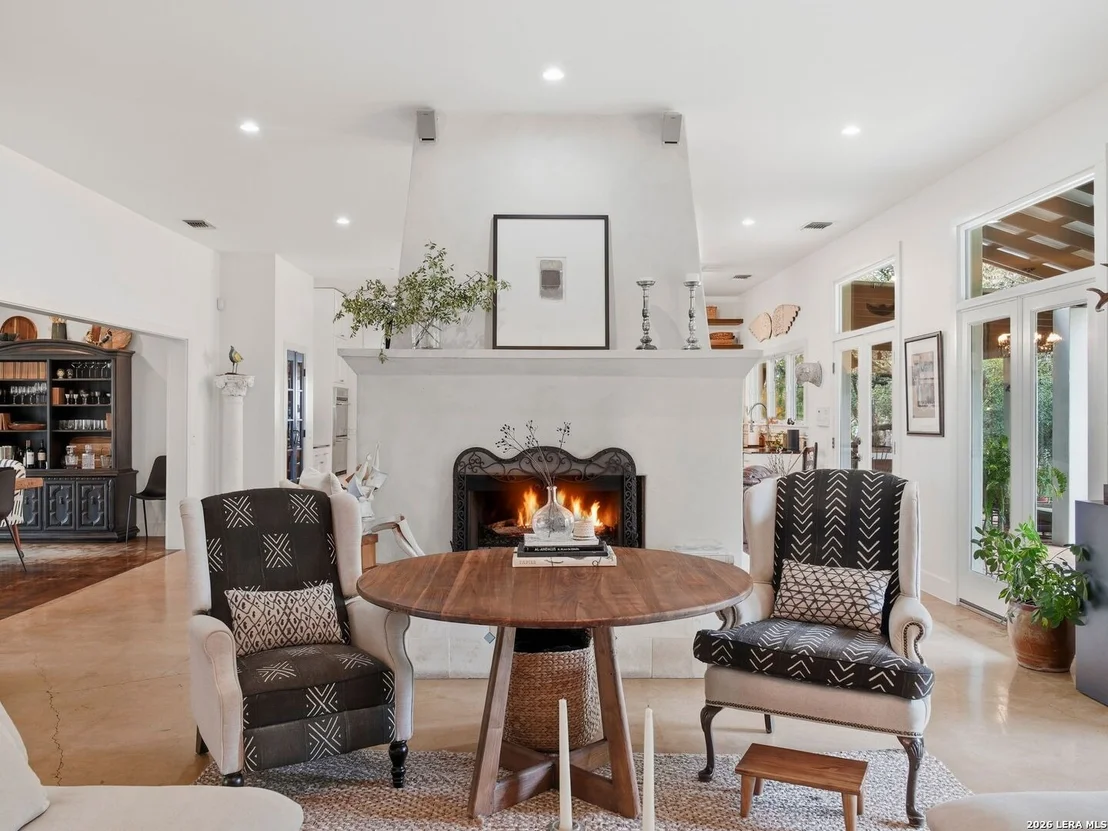 Photo of 2355 Oakland Bend