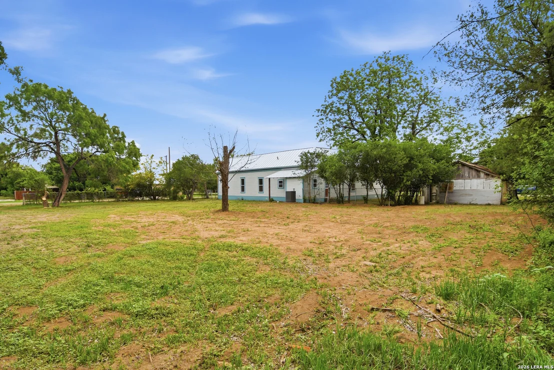 Photo of 309 E Houston Street
