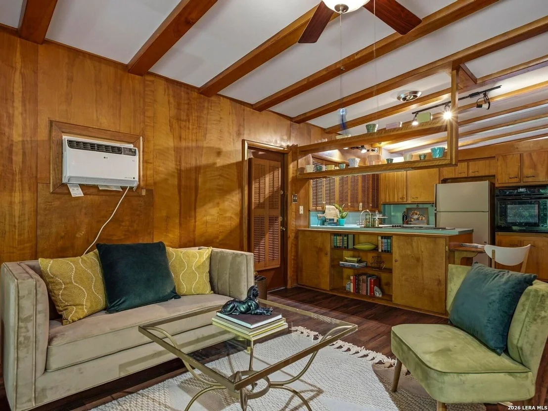 Photo of 1834 Edgehill Drive