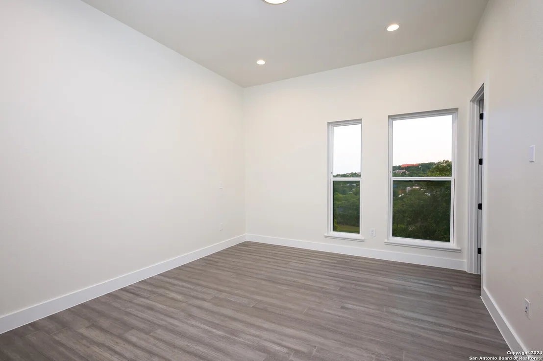 Photo of 26150 white eagle