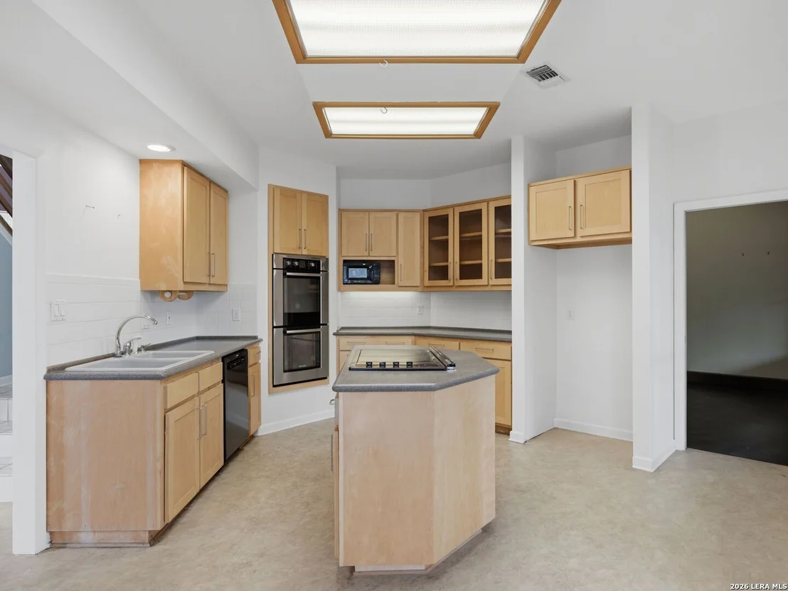 Photo of 968 Queens Dr.