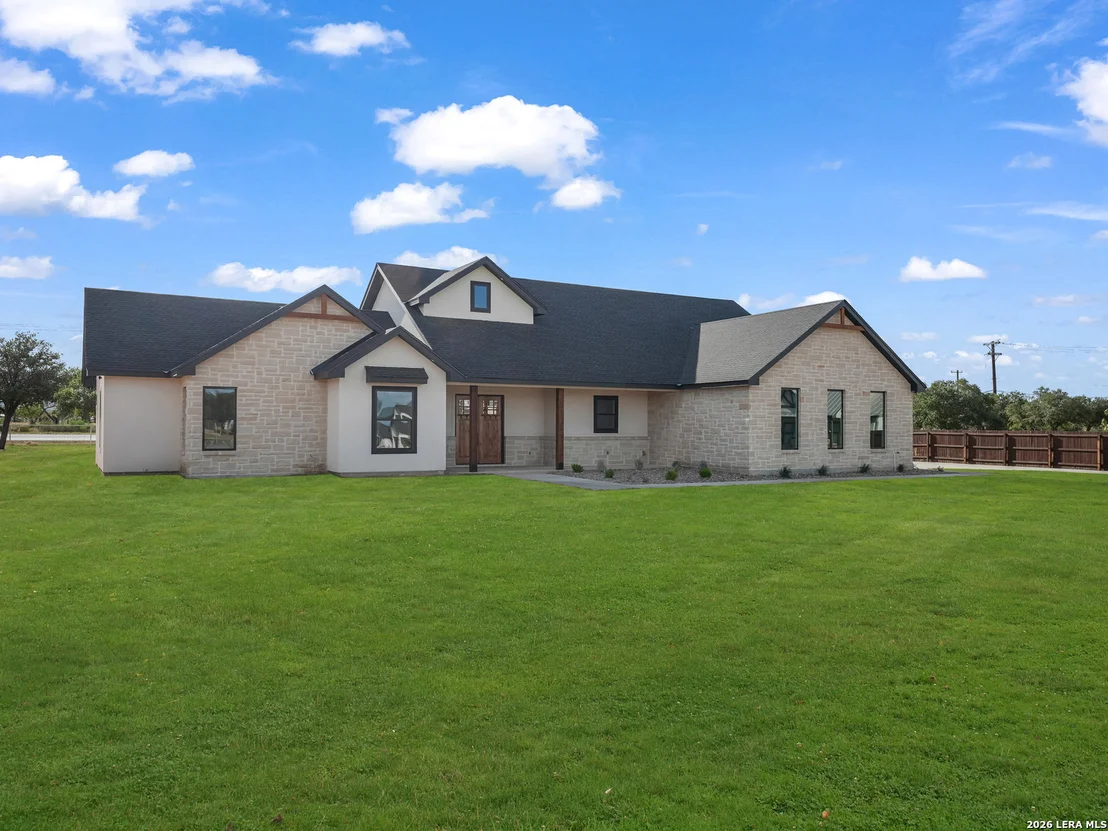 Photo of 101 W MEDIUM MEADOW DR