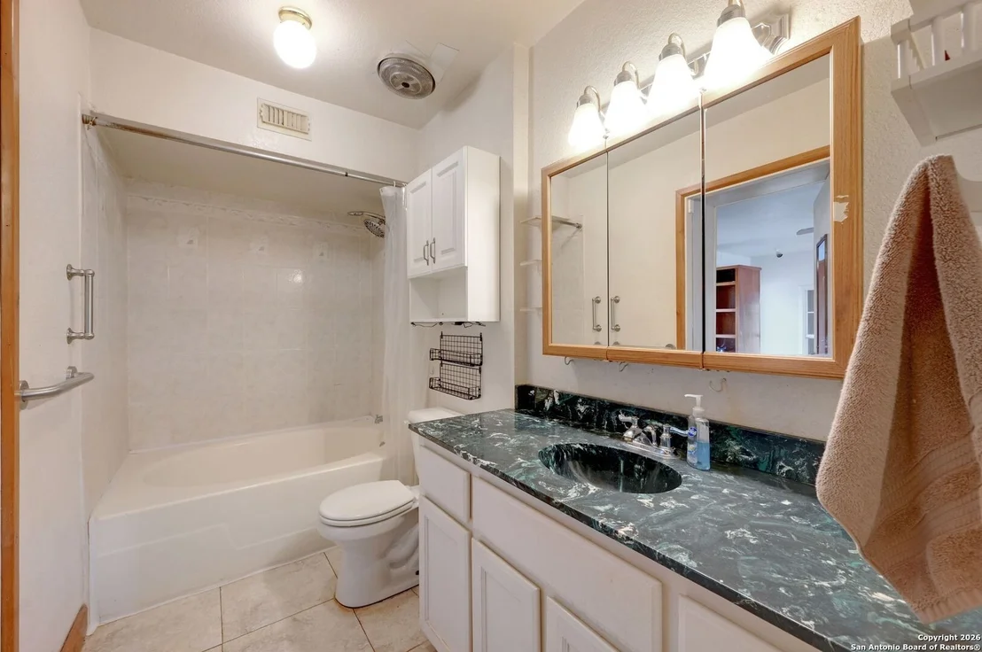Photo of 1405 FOREST VIEW DR