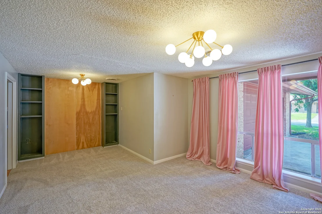Photo of 426 Windcrest Dr