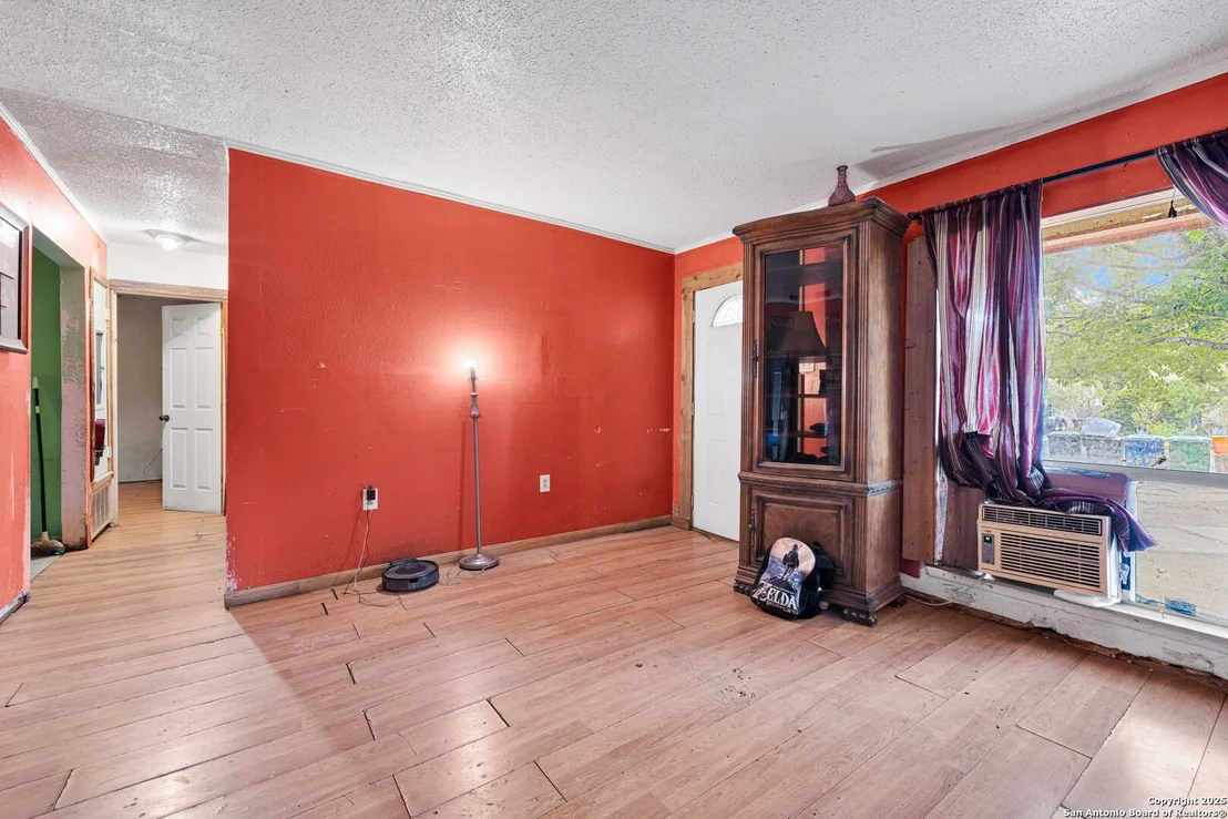 Photo of 6718 Pear Tree