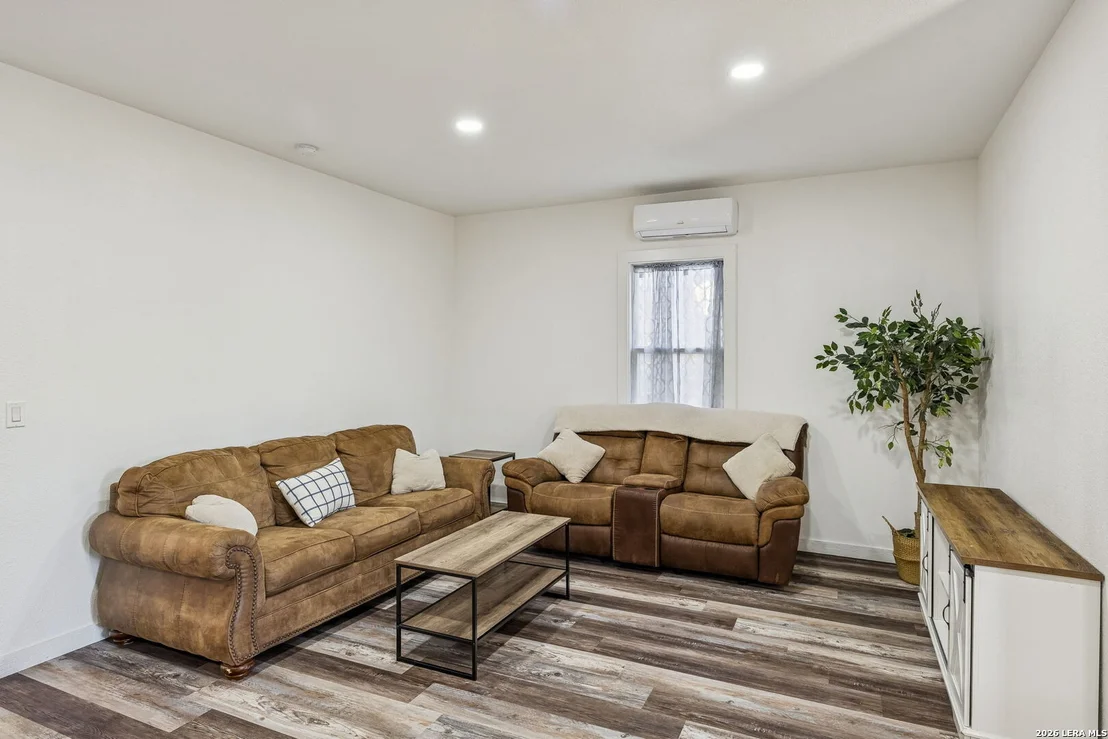 Photo of 562 Kendalia Ave