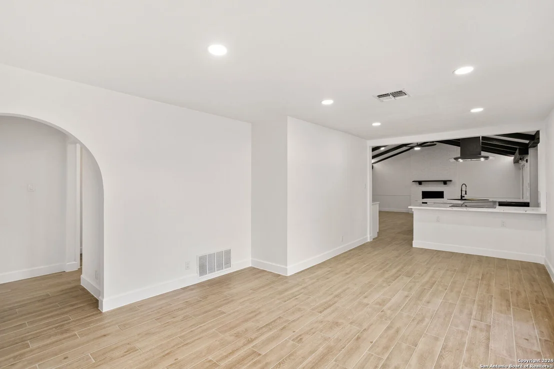 Photo of 5930 Forest Ridge