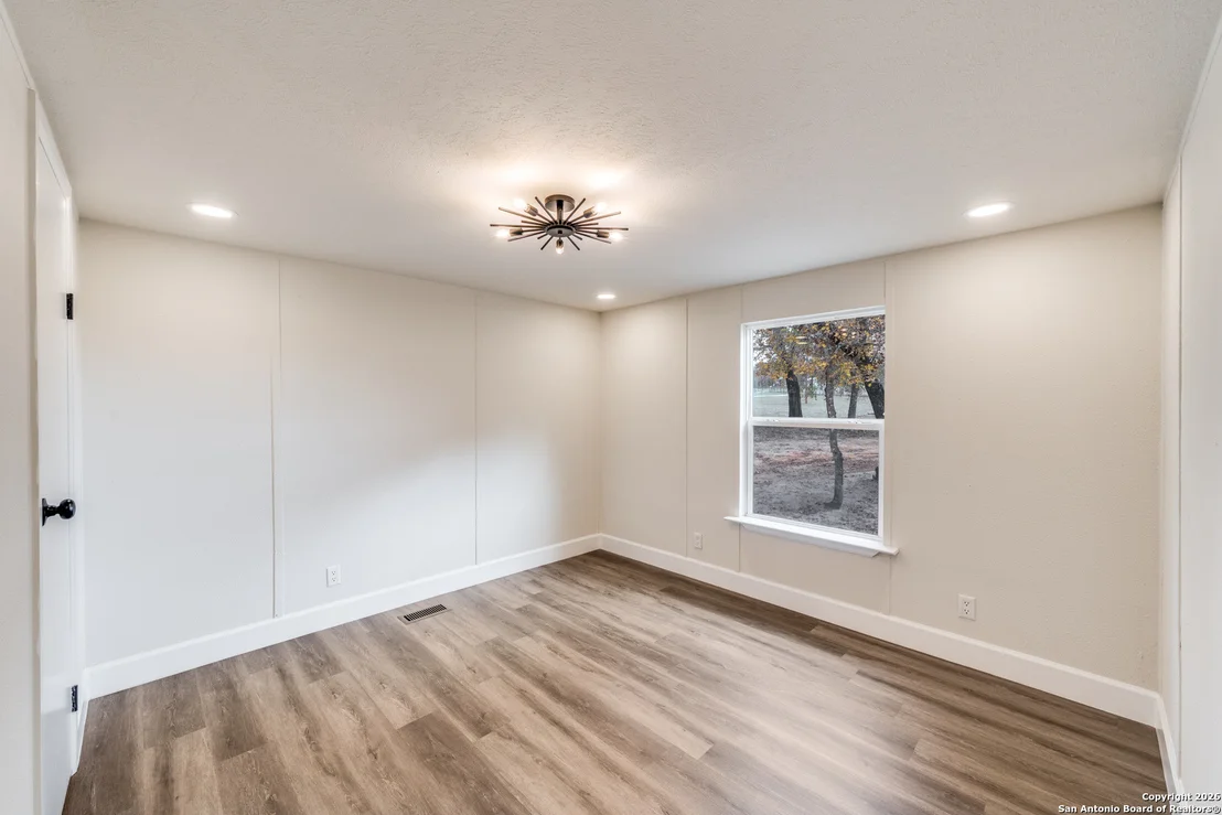 Photo of 551 BIG OAK DR
