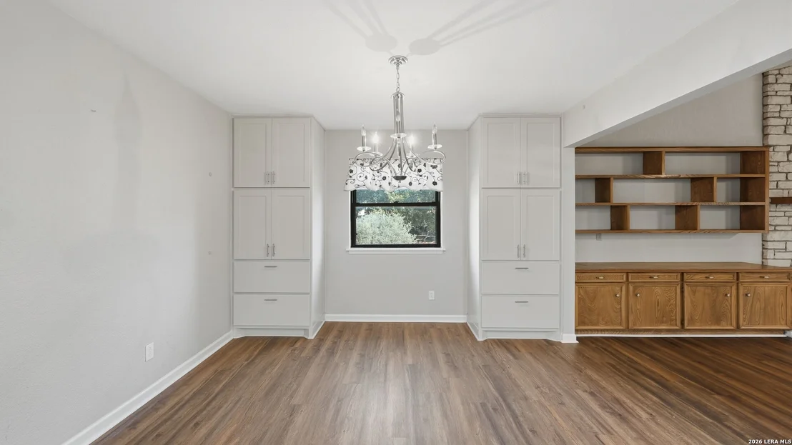 Photo of 132 W Outer Dr
