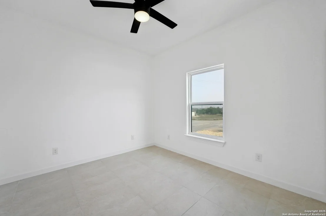 Photo of 102 W Eli Chandler