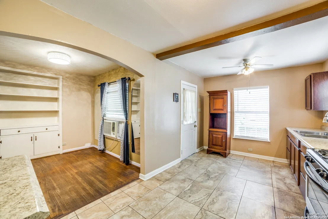 Photo of 1011 Thorain Blvd