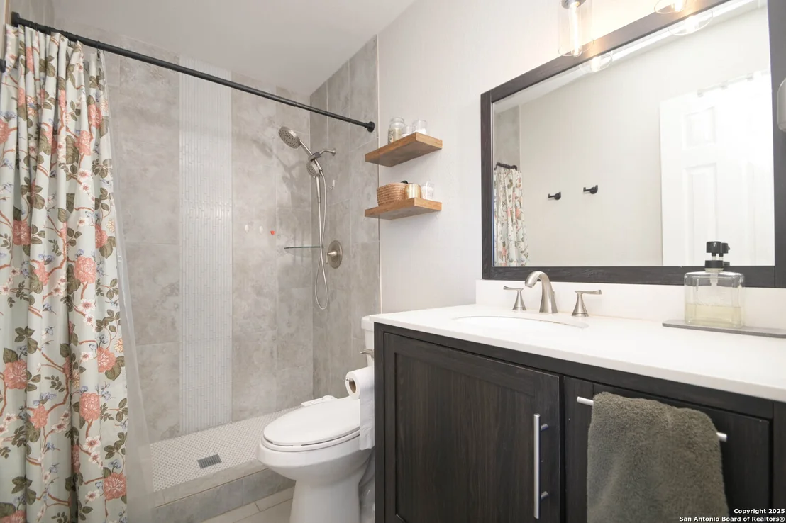 Photo of 814 Tibbits