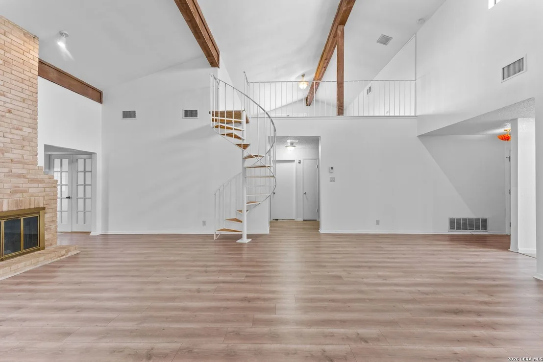 Photo of 11862 Gallery View