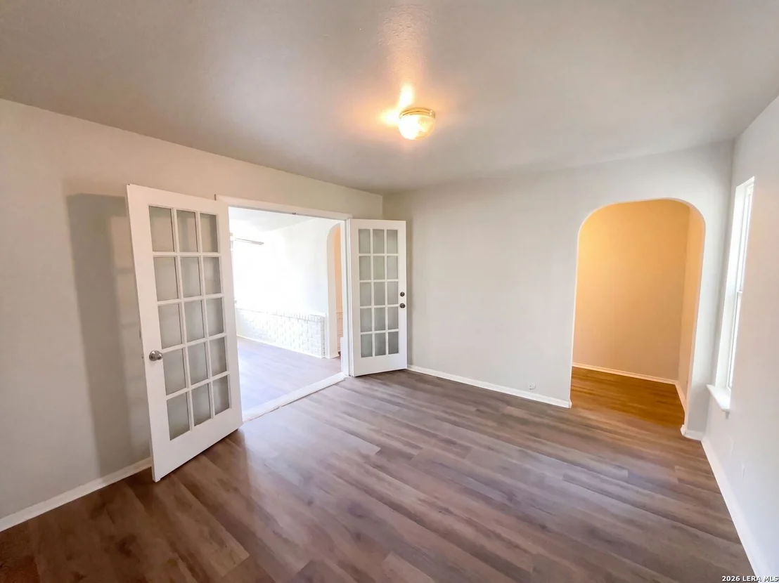 Photo of 222 COLEBROOK DR