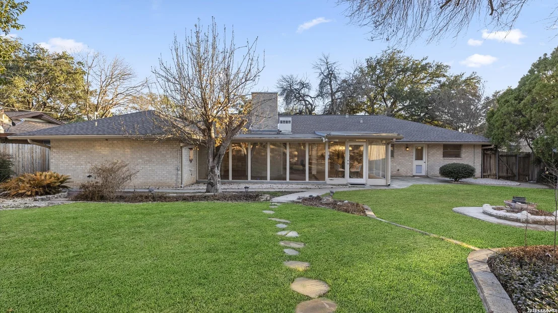 Photo of 425 Crestwind