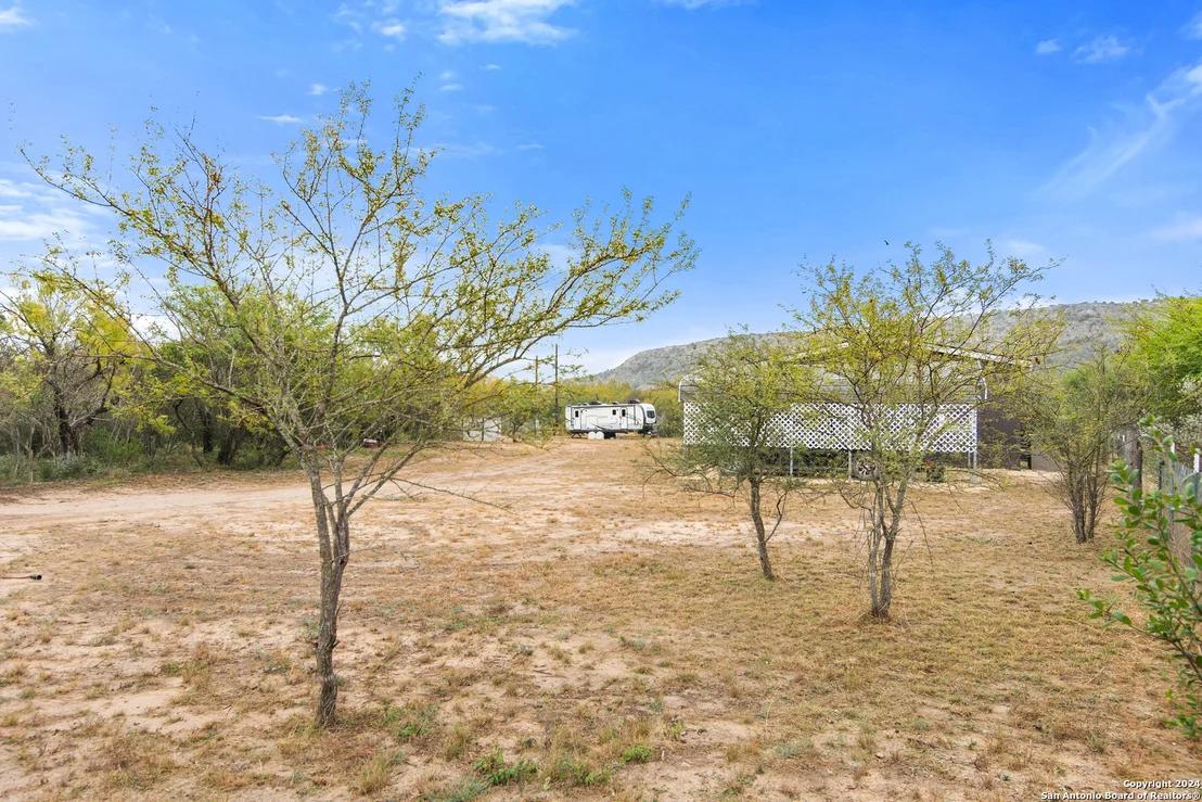 Photo of 1140 Private Road 2415
