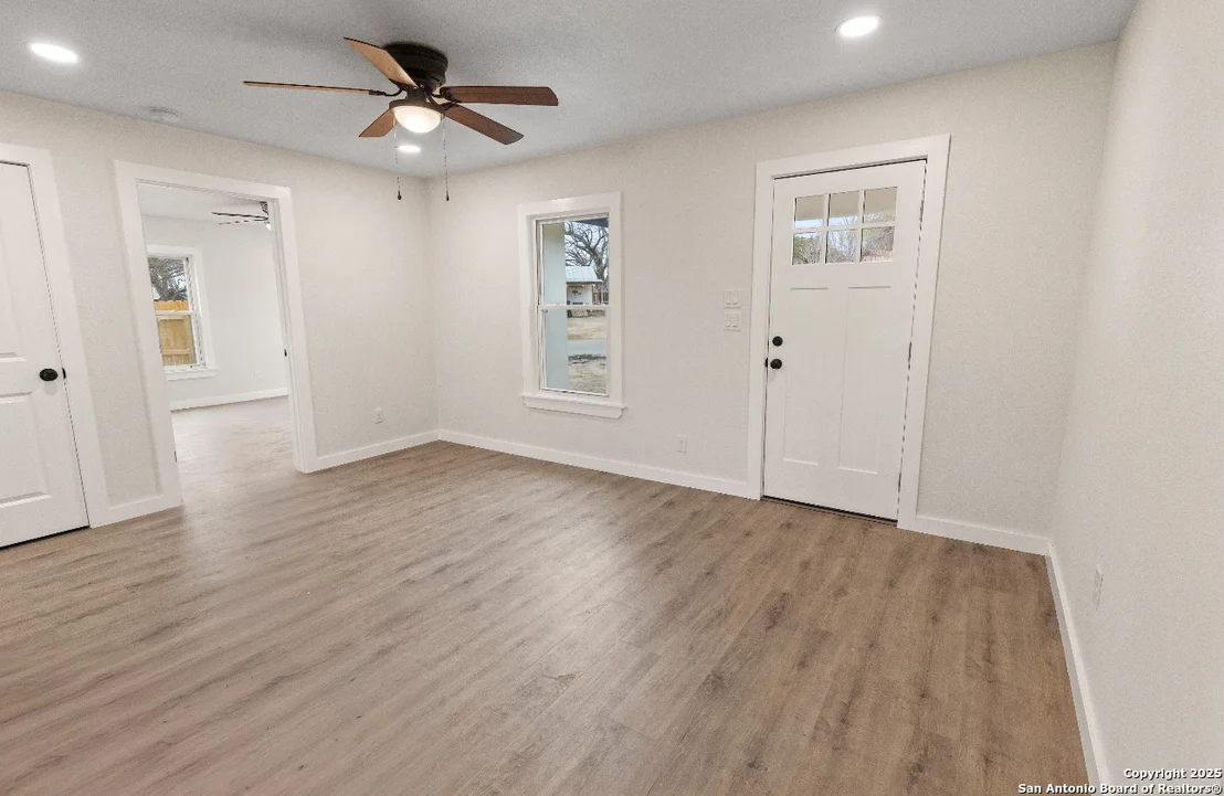 Photo of 601 W MOORE AVE