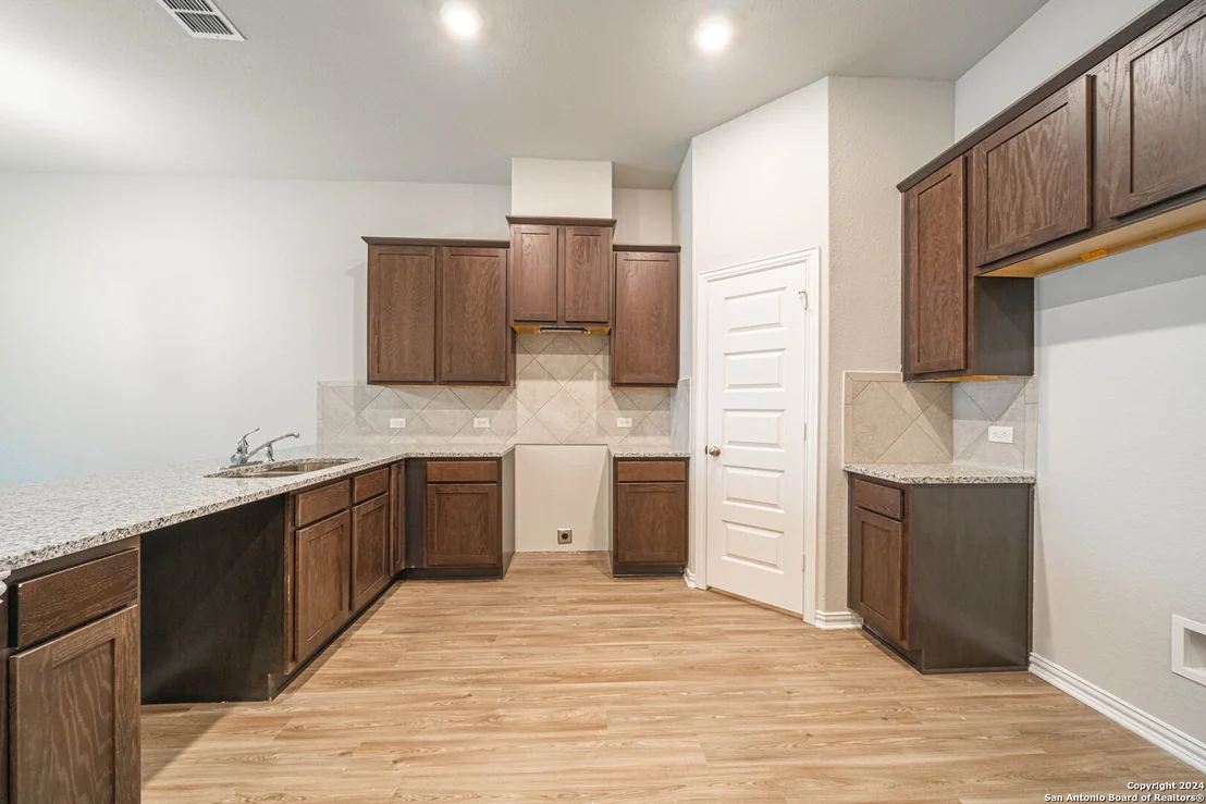 Photo of 5511 Devils Gate