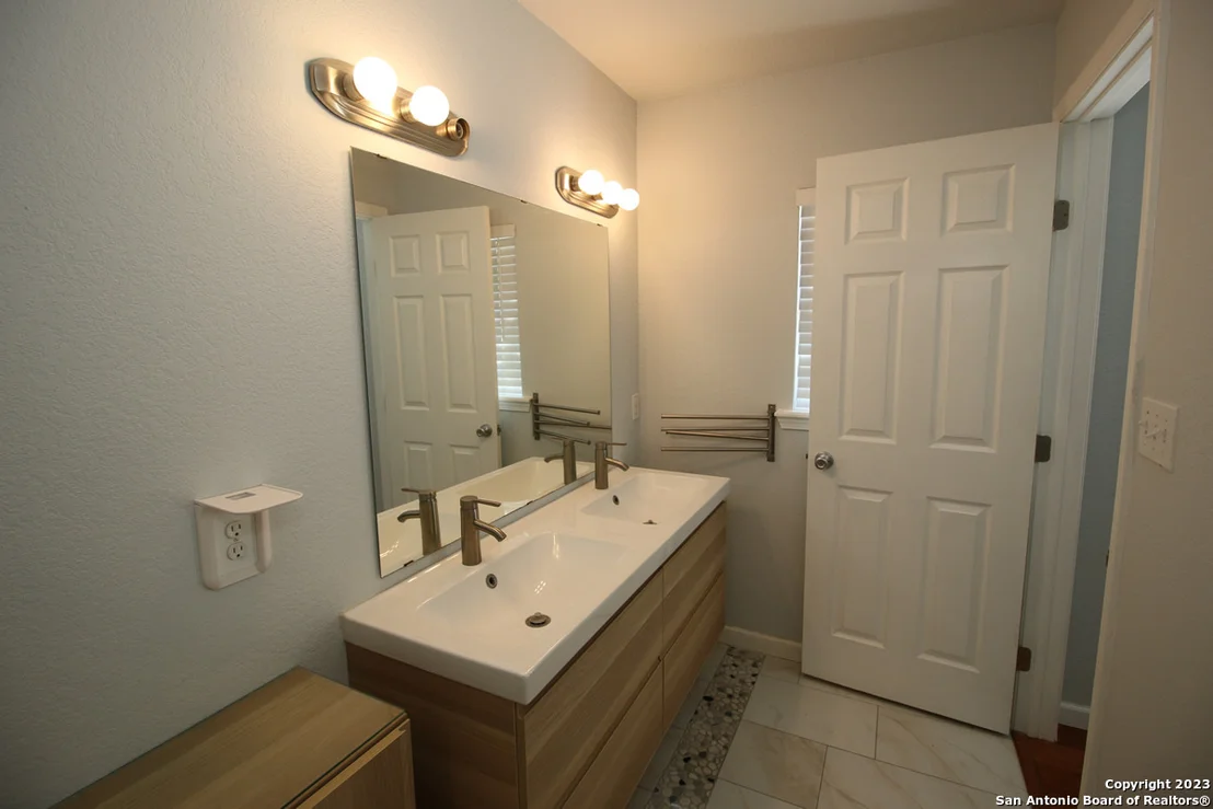 Photo of 64 Vaughan Pl