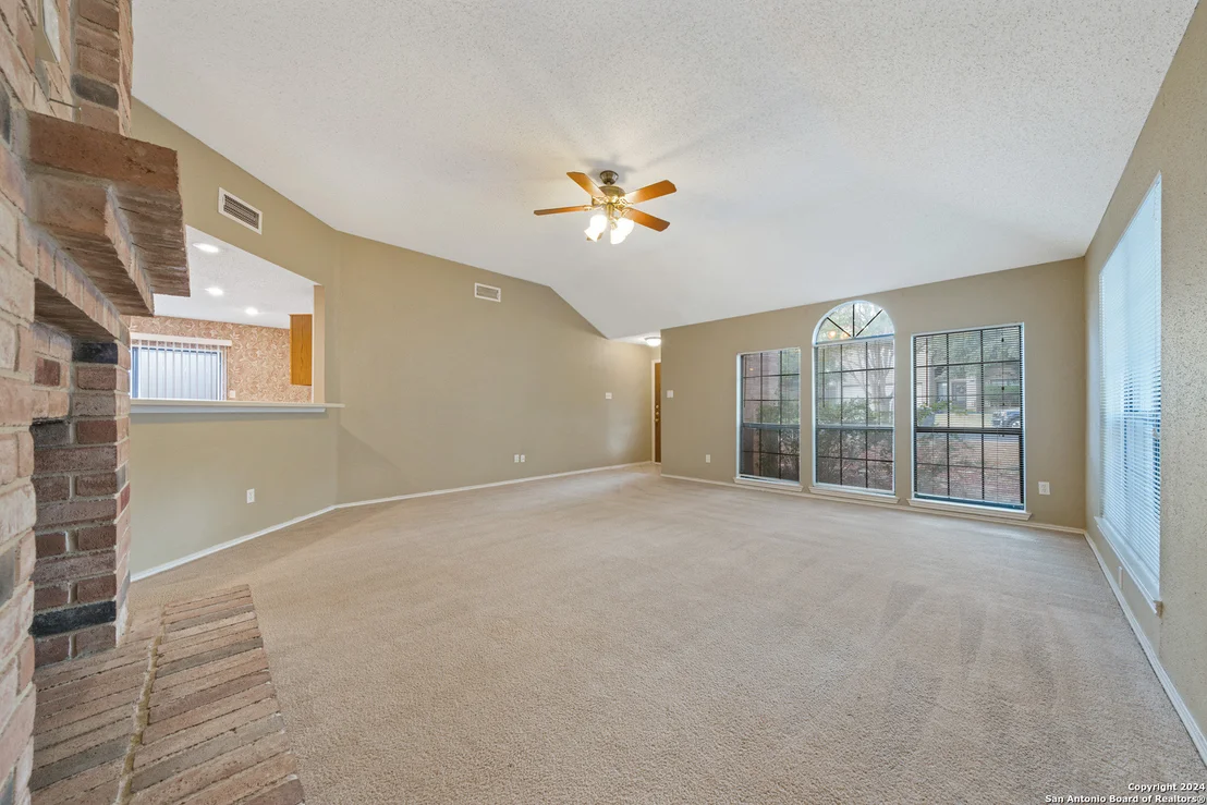 Photo of 940 Hedgestone