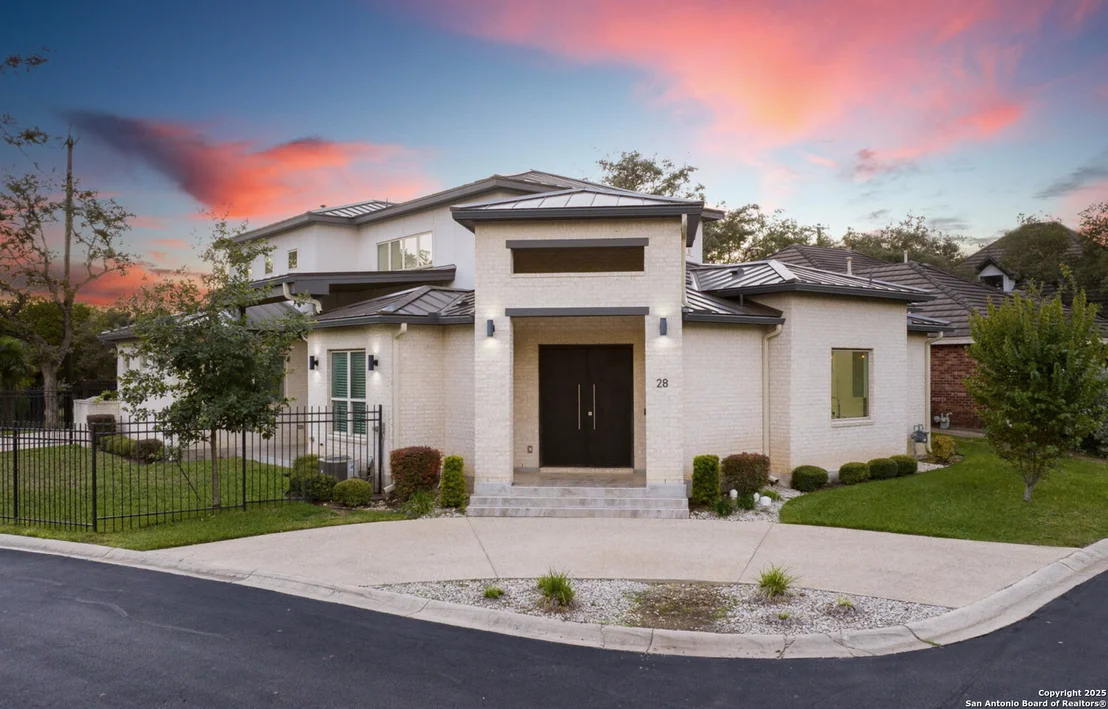 Photo of 28 BURNHAM GLN