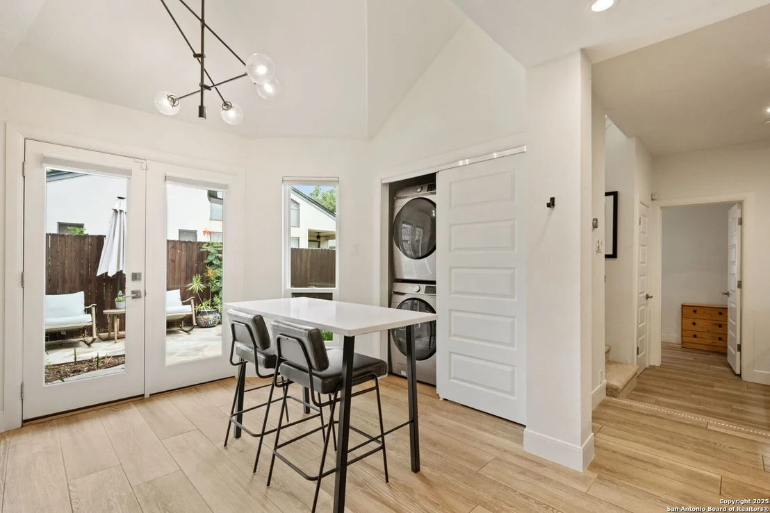 Photo of 3467 River Way