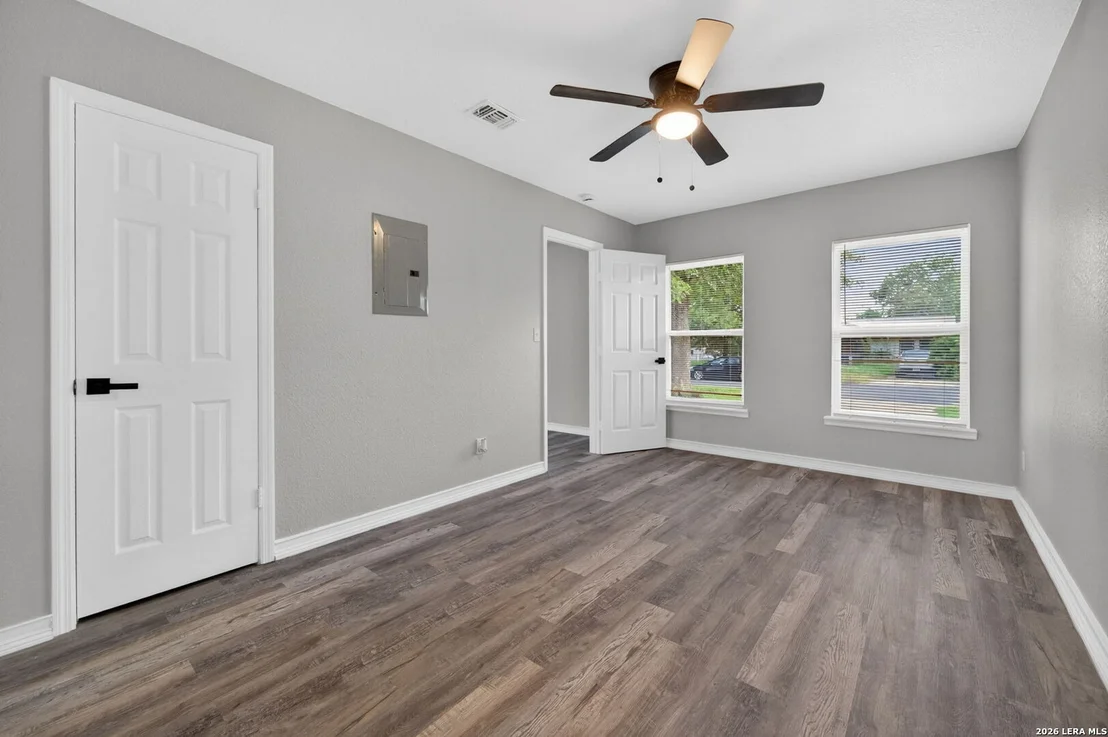 Photo of 5871 Castle Lk