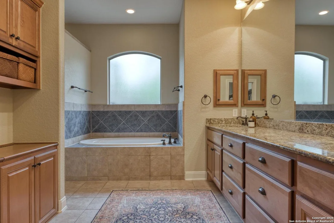 Photo of 2818 River Way