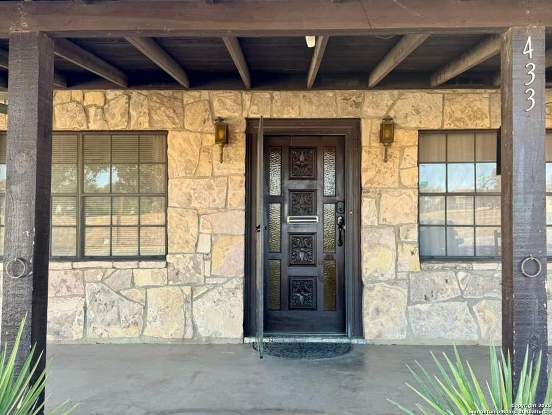 Photo of 433 Fort Clark Rd