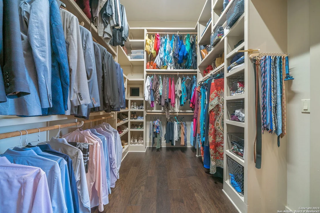 Photo of 8 Benchwood Cir